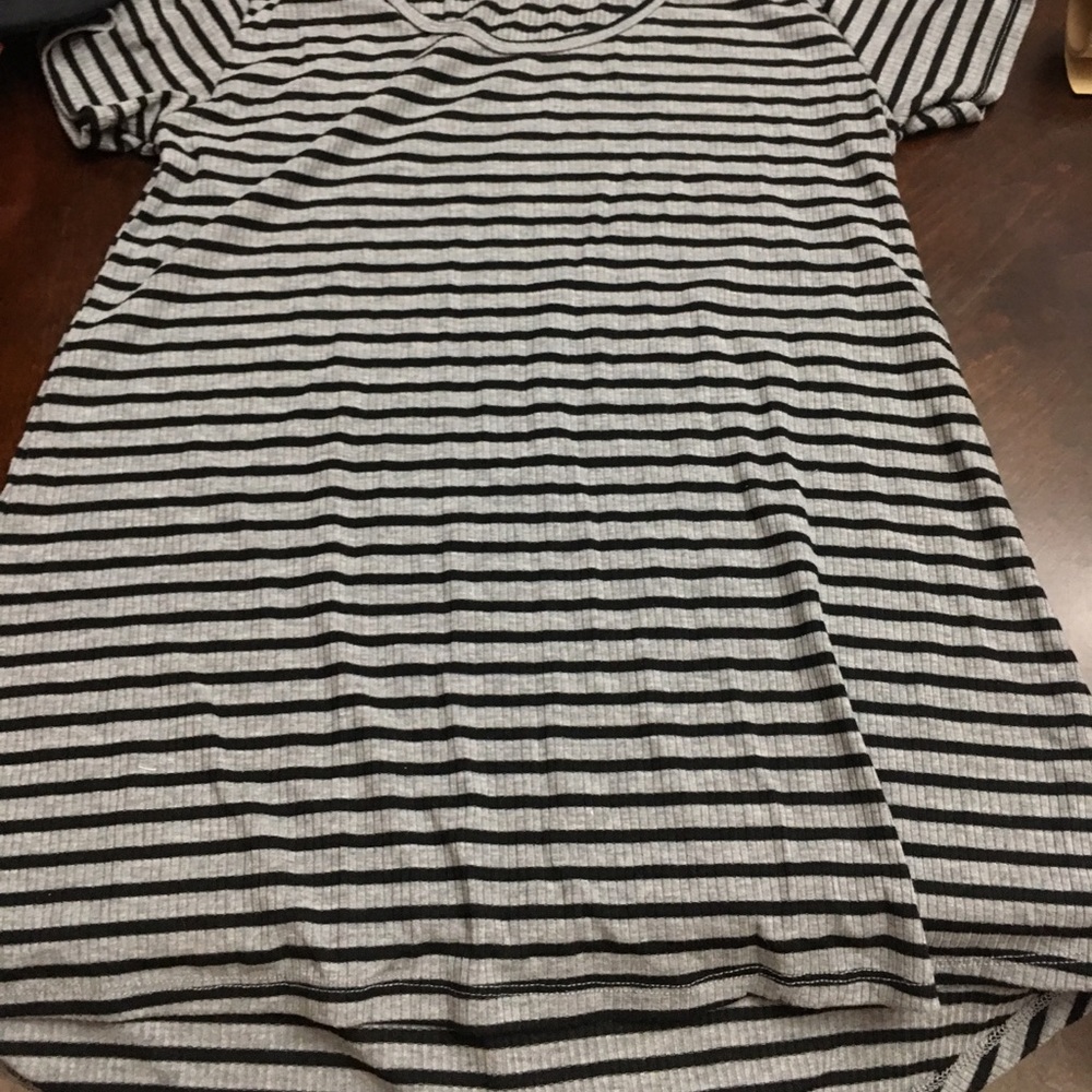 Casual high-low scoop neck shirt